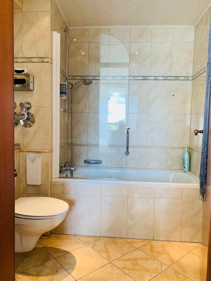 Private Suite Im Gebaeude Des Graf Eberhard Hotels Bad Urach Buitenkant foto